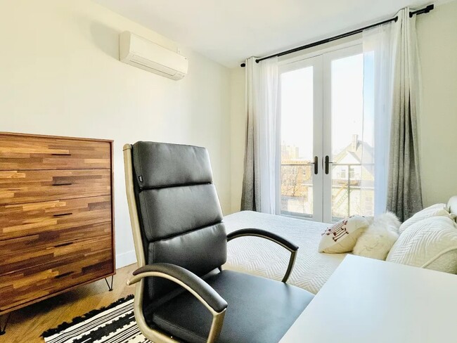 Photo - Furnished room/NOT APARTMENT Unit 4