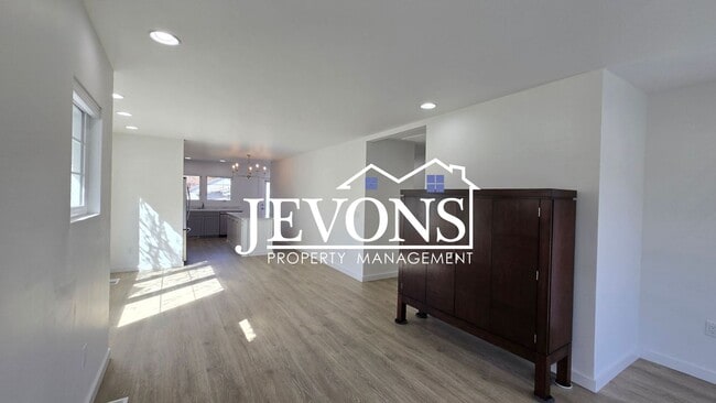 Photo - Charming White Bungalow with Modern Upgrades in the Heart of Yakima