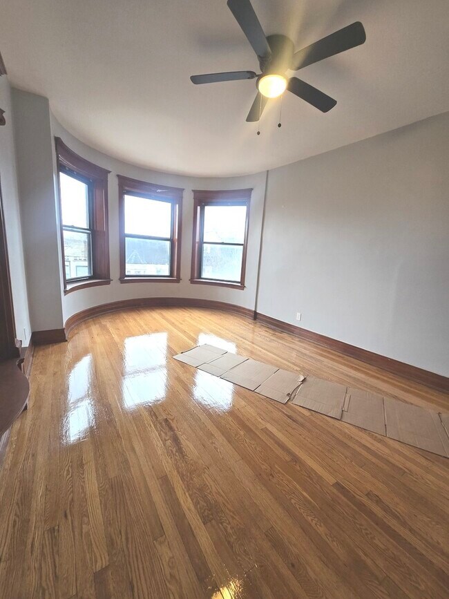 Photo - 4939 S Vincennes Ave