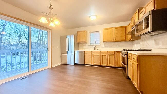 Photo - 126 Thomson Ln