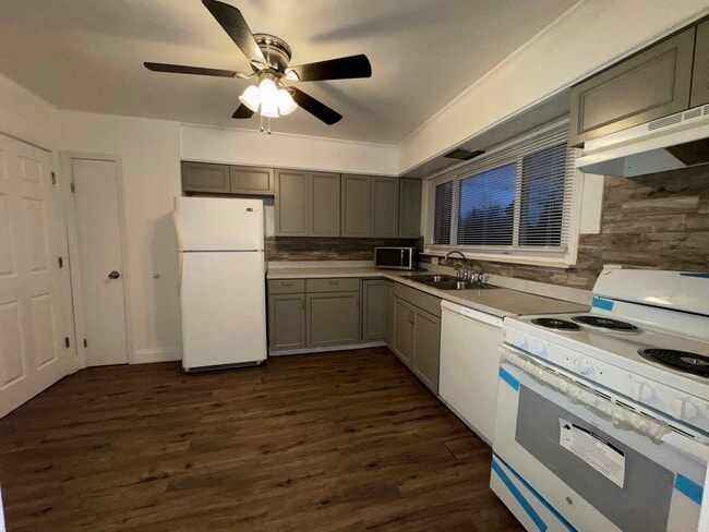 Photo - 2363 E Maple Rd