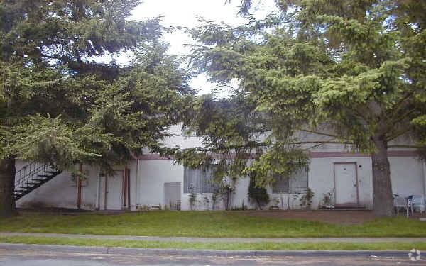 Photo - 2212 O St NE Apartments