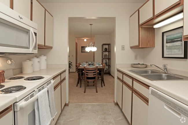 2BR, 2BA - 960 SF