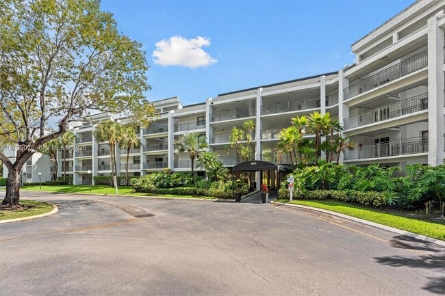 Building Photo - 16171 Blatt Blvd Unit 401