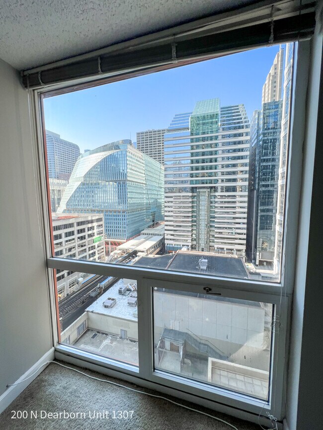 200 N Dearborn St Unit 1307