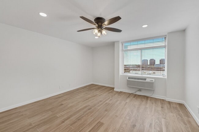 Building Photo - 7520 Hornwood Dr Unit 704