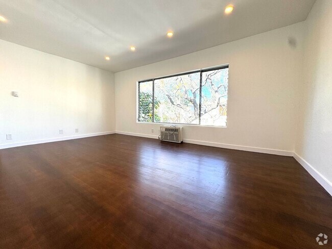 Building Photo - Fully Renovated 2-Bedroom in Prime West Ho... Unit 01 Rental