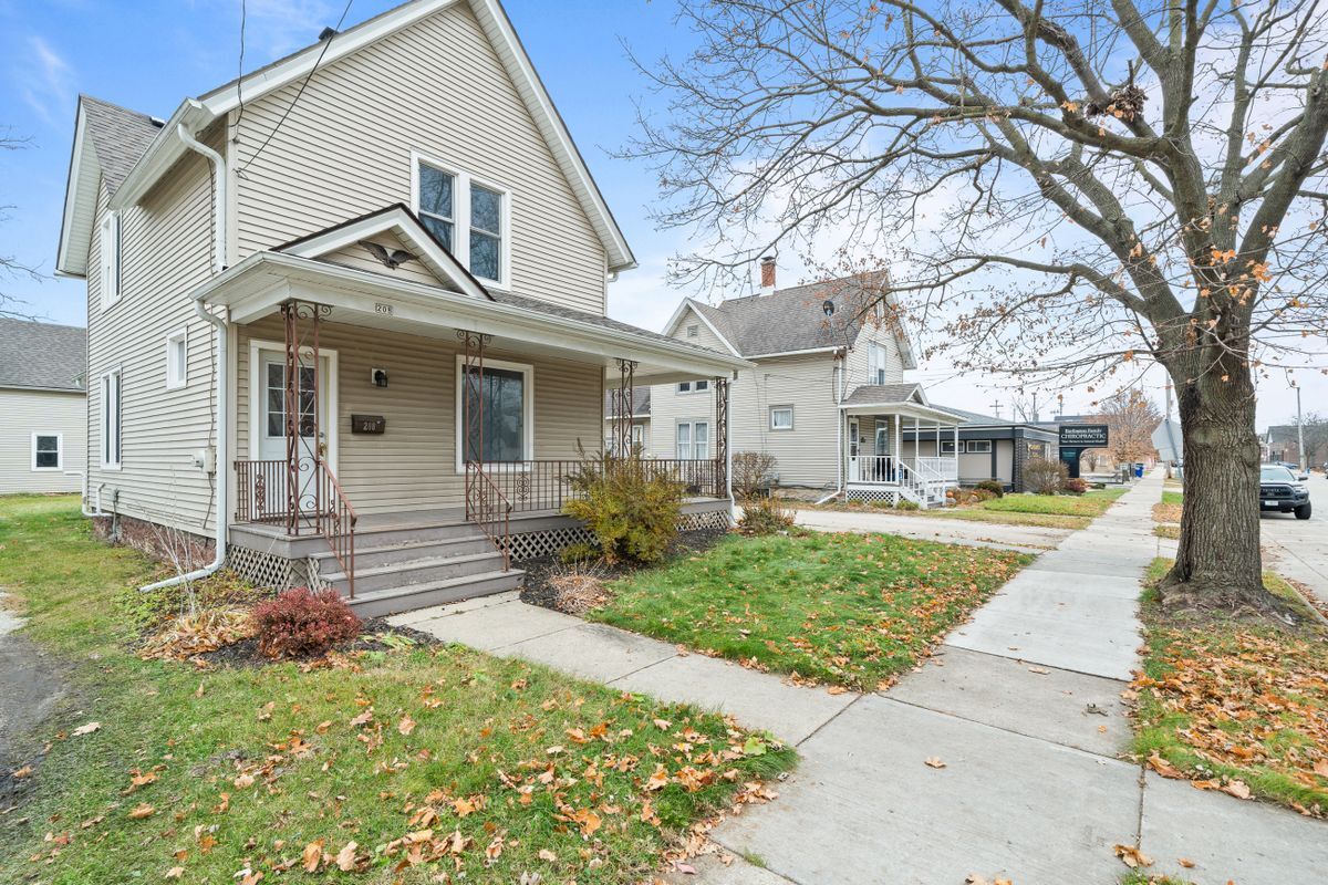 Photo - 208 W Chestnut St