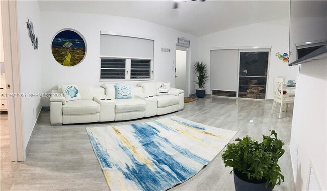 Photo - 60 SE Marlin Ave Unidad 2