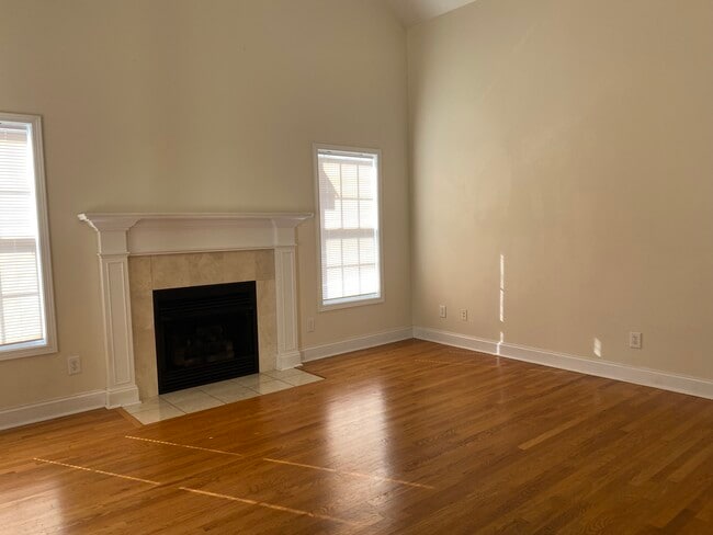 Photo - 4 Larchmont Ln