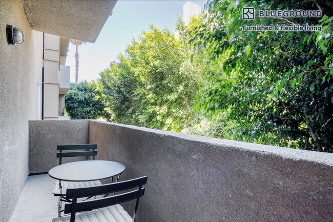 Photo - 1353 N Martel Ave Unidad FL1-ID55