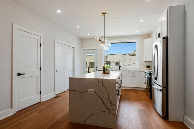 Photo - 1140 17th St NE