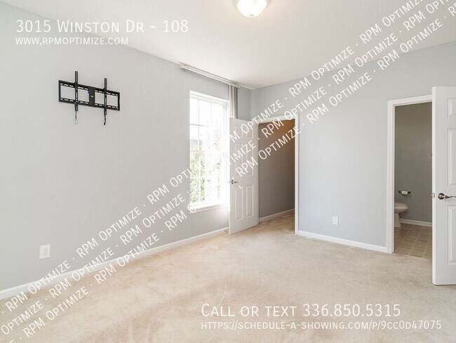 Photo - 3015 Winston Dr