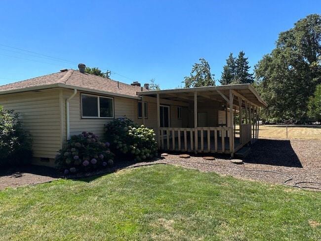 Photo - 4 bedroom, 1 bath Country Home for rent!