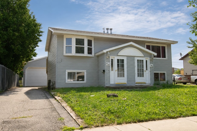 Building Photo - Spacious 2 Bed, 1.5 Bath with Oversized Garage!