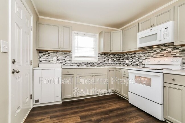 Photo - 401 Hobson St