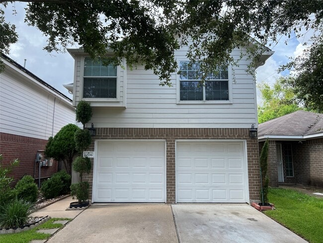 13706 Maximos Dr