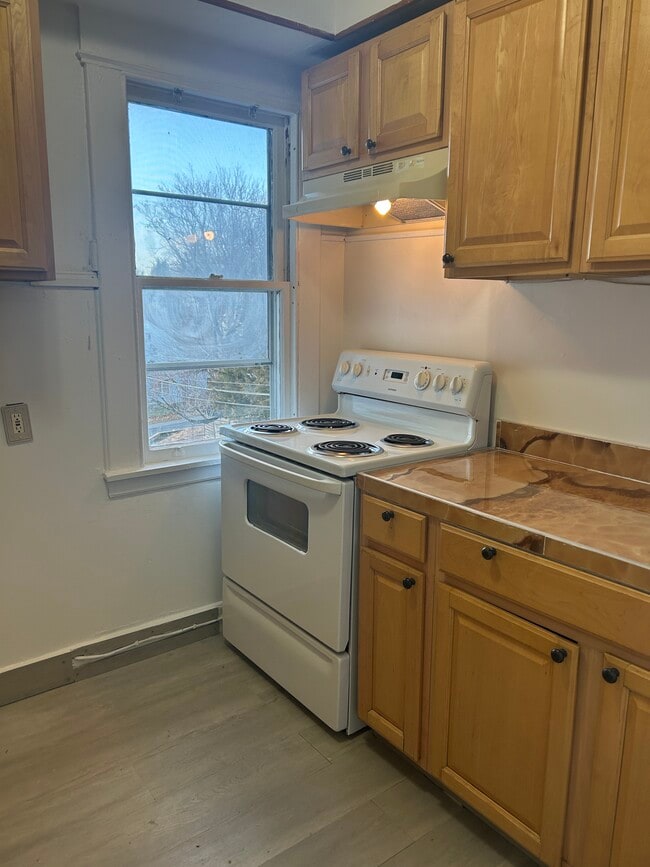 Kitchen 2/2 - 214 Oak St Unit 3