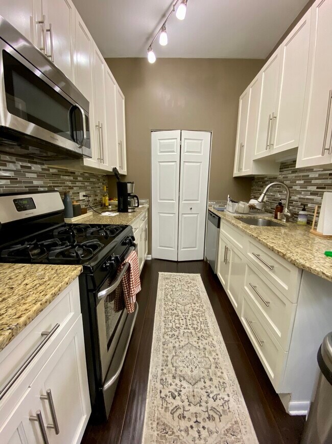 Photo - 1657 N Halsted St Unidad 1R