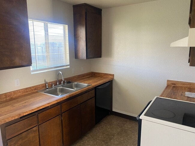 Photo - 1155 Beltline Rd