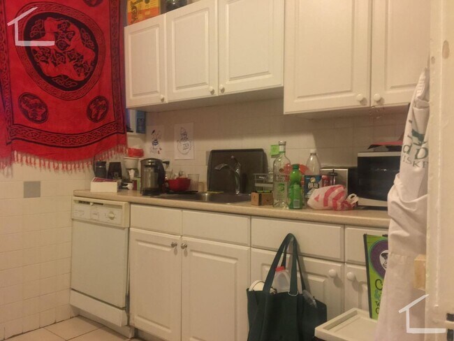 Photo - Great location in Brookline for BU... 2 bed 1 bath!!