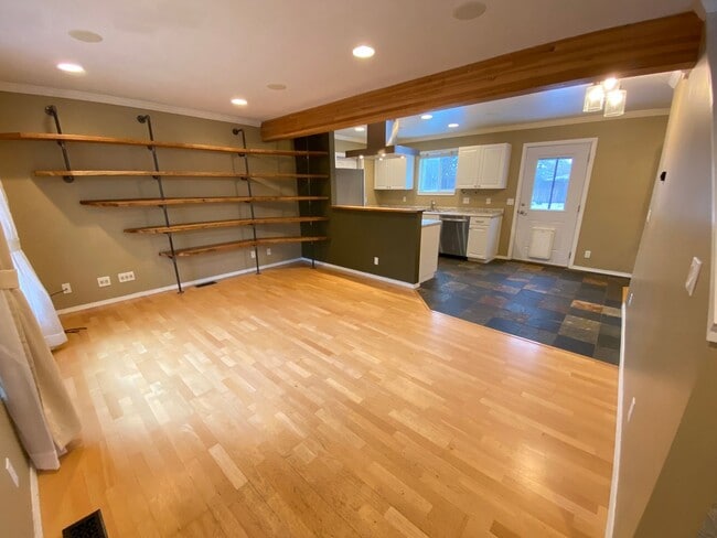 Photo - Beautiful 3 Bedroom Home with Custom Touches!