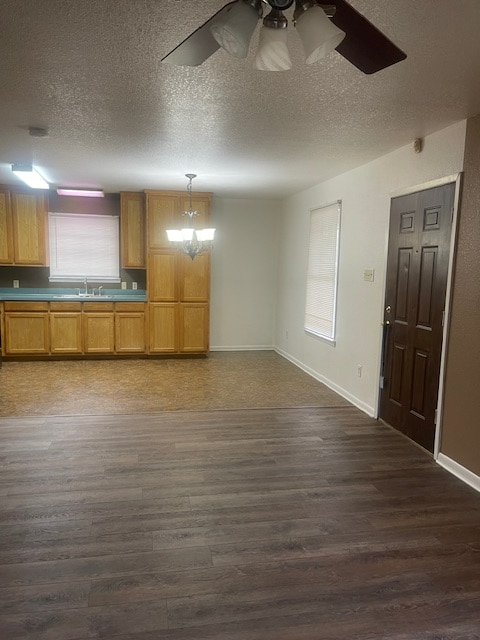 Photo - 622 Luxton St