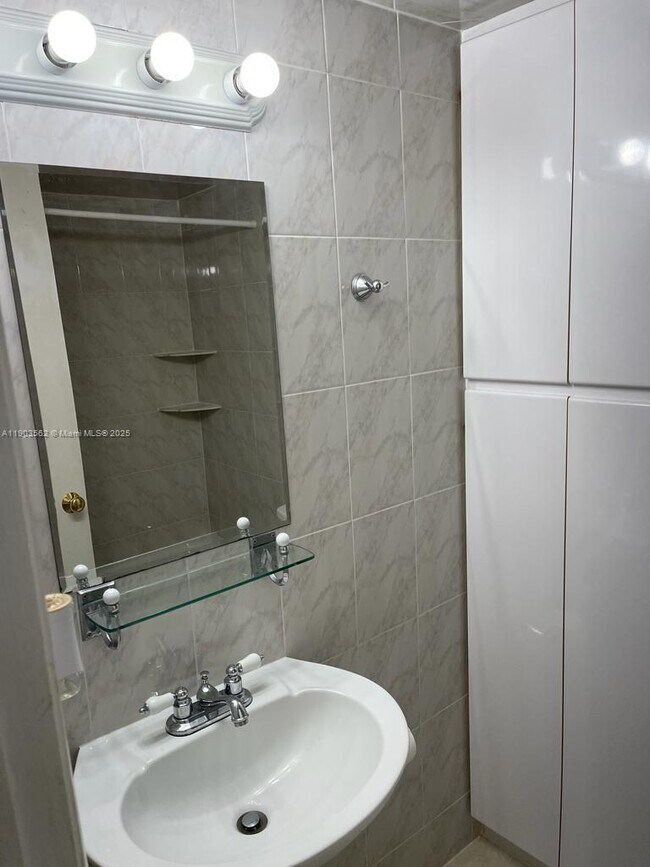 Photo - 724 NE 4th St Unidad 2