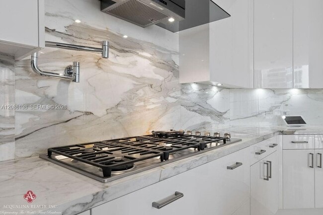 Building Photo - 17749 Collins Ave Unit 902