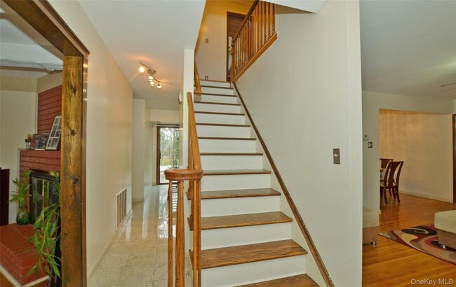 Photo - 327 Town Line Rd