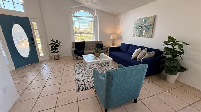 Photo - 605 Rochester Loop