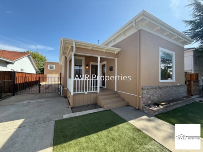 Building Photo - Fantastic southside downtown Victorian hom... Rental