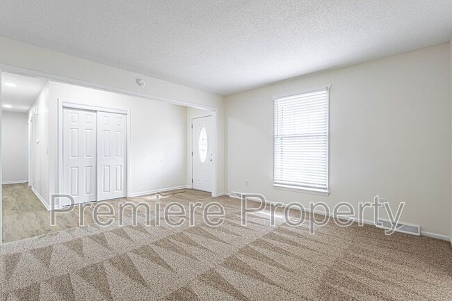 Photo - 5708 NW Raintree Ct