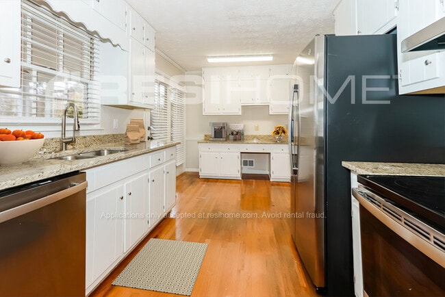 Photo - 663 Honey Creek Rd SE
