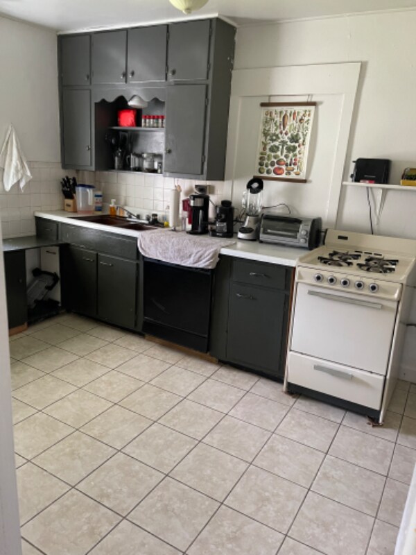 211 E 15th St