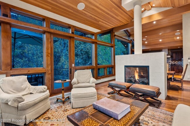 Photo - 315 S 1st St