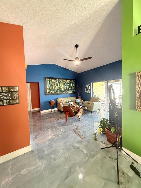 Photo - 11 Capitol Ct