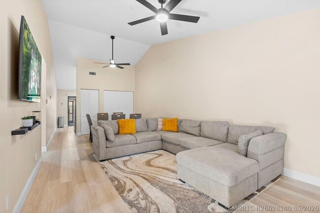 11197 NW 37th St