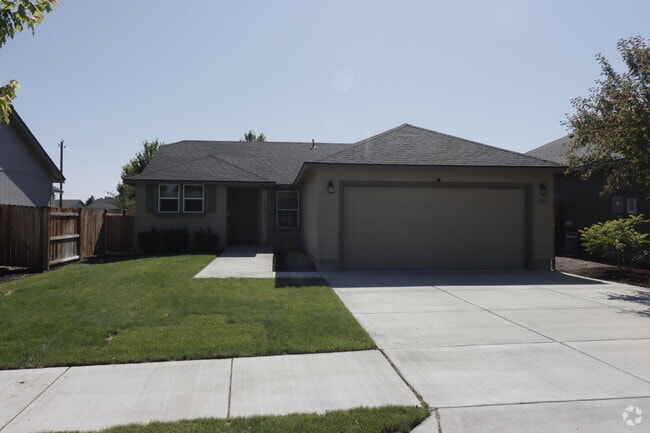 Building Photo - This SW Redmond home is a must see! 3/2 ho...