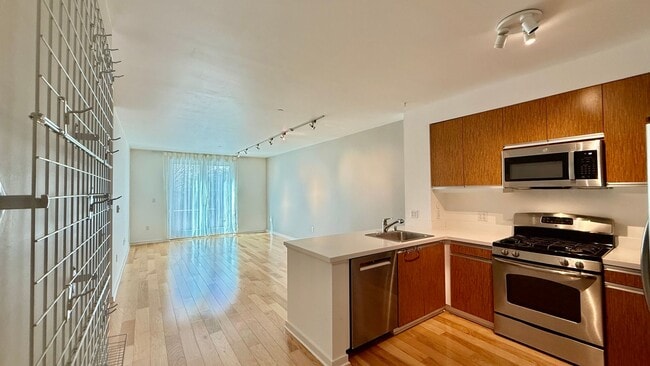 Photo - 1BR + Den / 1BA with Private Patio + Parking!