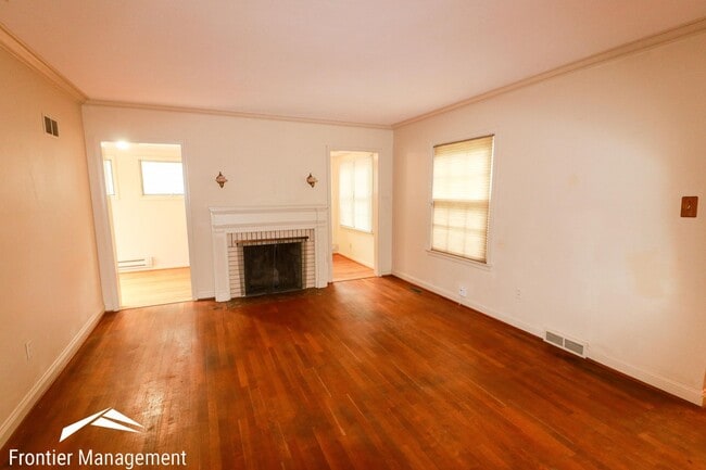 Photo - Awesome 5 Bedroom home near campus and Agg...