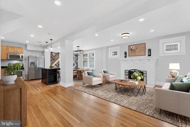 Photo - 7903 Woodbury Dr