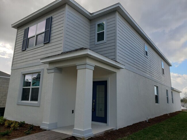 Building Photo - Bridgewalk Corner Lot Home with Wooded View and Solar Panels