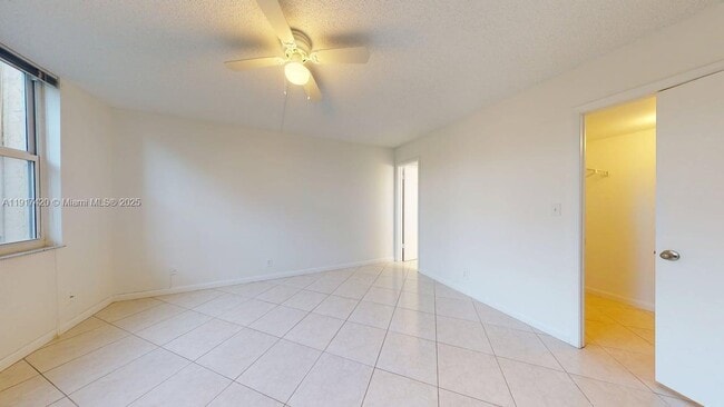 Photo - 3300 W Rolling Hills Cir Unidad 302