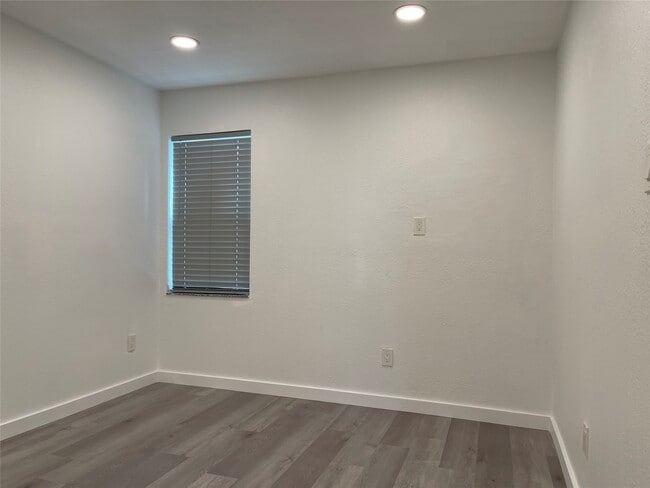 Building Photo - 229 Neyland St Unit C