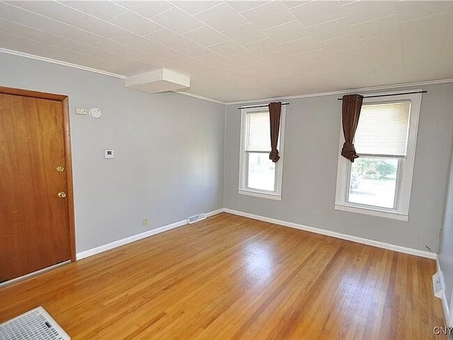 Photo - Newly Renovated Apartment in Liverpool! Unidad Apt 1