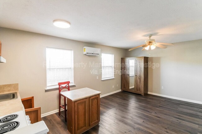 Photo - 610 Avenue H Unit 4