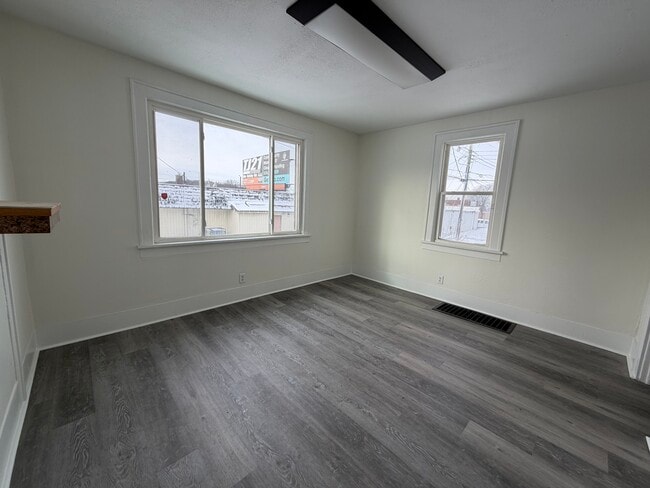 Photo - 111 E Eckman St