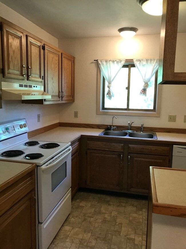 Photo - Charming 2-Bedroom Condo Near MSU – Pet Friendly- NEW LOW PRICE