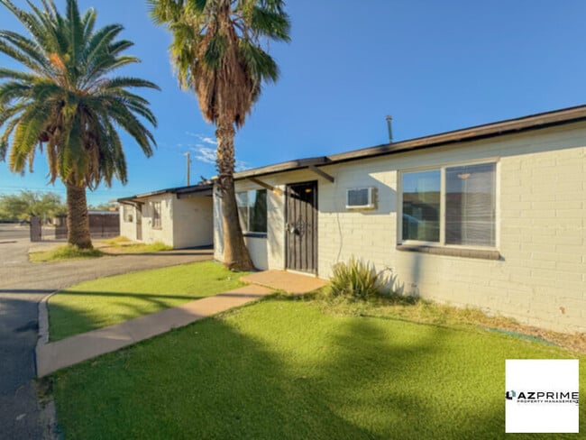 Building Photo - 1/1 Tucson Casita - Private, Peaceful &amp...